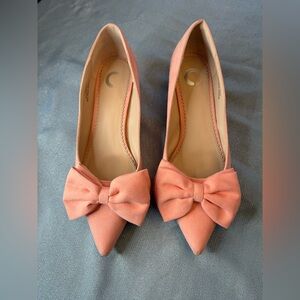 Journee Orana Kitten Heel Pump with Bows in Coral Sz 9